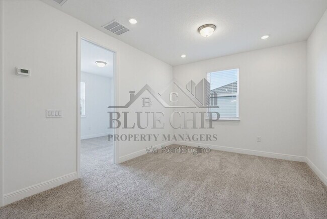 Building Photo - 1217 Pampus Dr