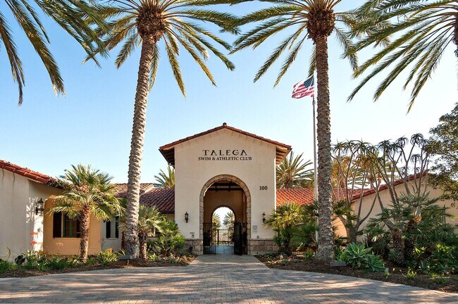 Building Photo - Stunning 5-Bedroom Pool Home in Talega – Luxury Living in San Clemente