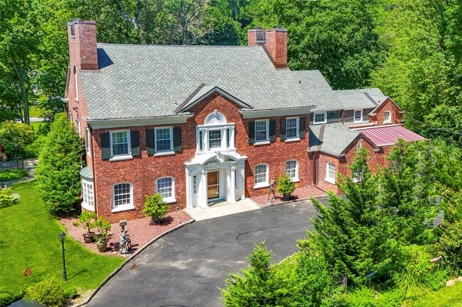 Building Photo - 400 Beechmont Dr