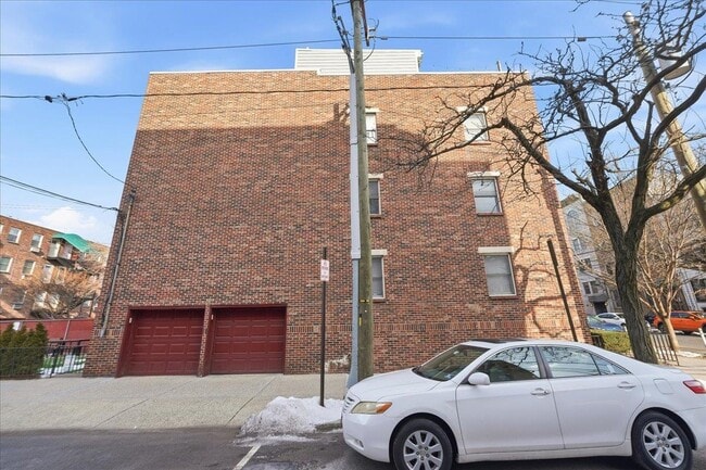 Building Photo - 600 Jefferson St