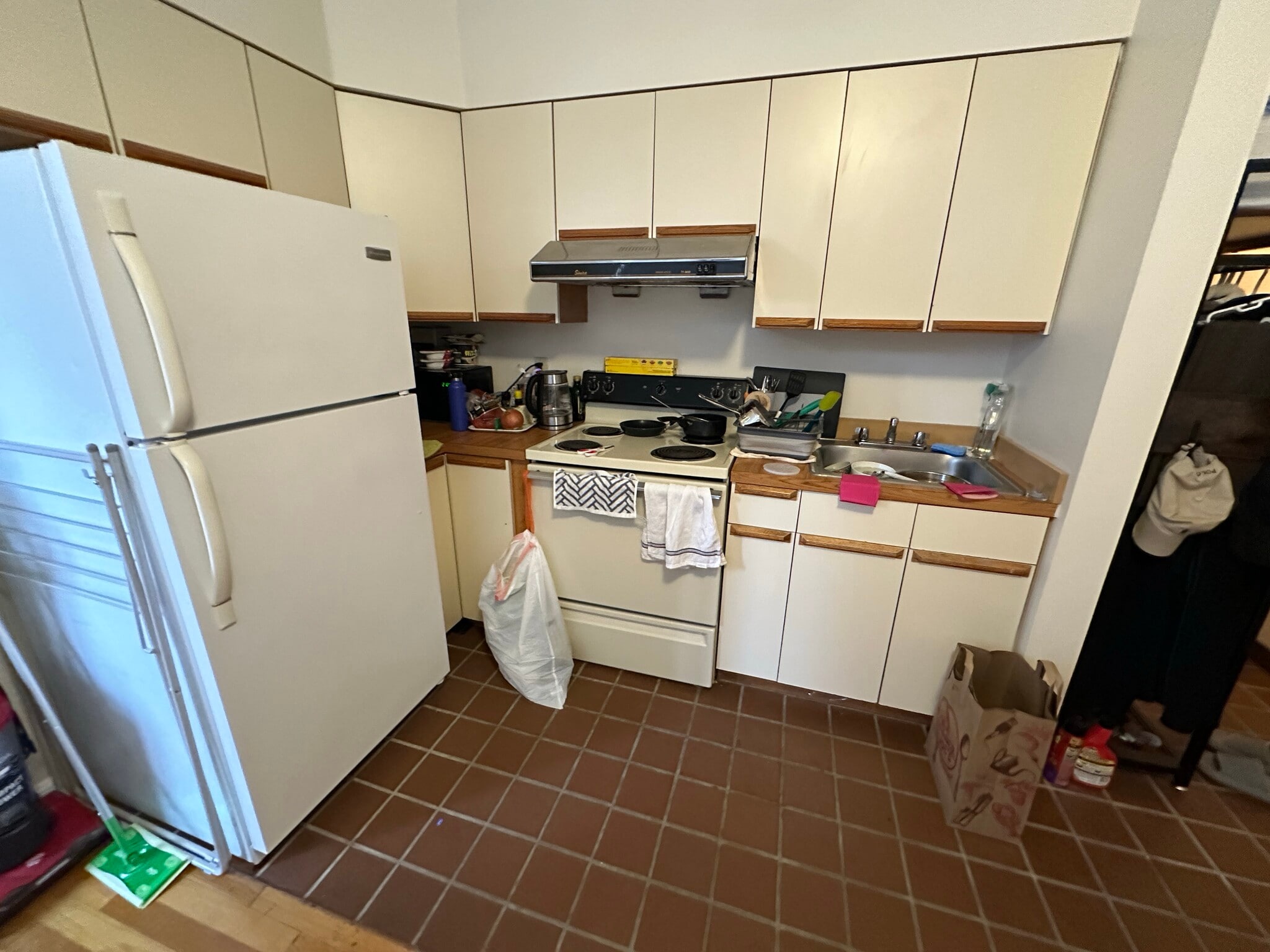 Building Photo - 83 Essex St