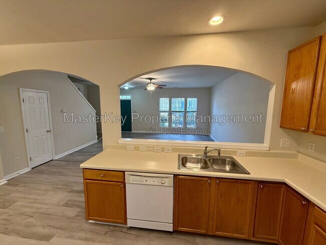 Building Photo - 414 Walnut Woods Dr