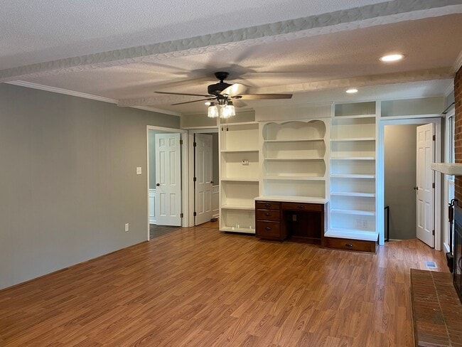Building Photo - 7942 Lake Vista Dr