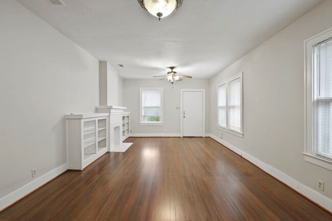 Building Photo - 5930 Velasco Ave