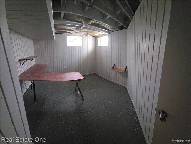 Building Photo - 25825 Sierra Dr