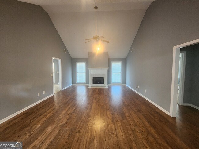 Building Photo - 7168 Village Loop