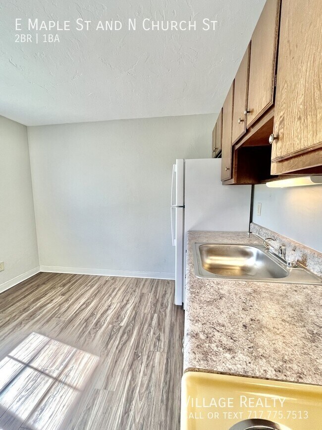 Building Photo - 361 E Maple St