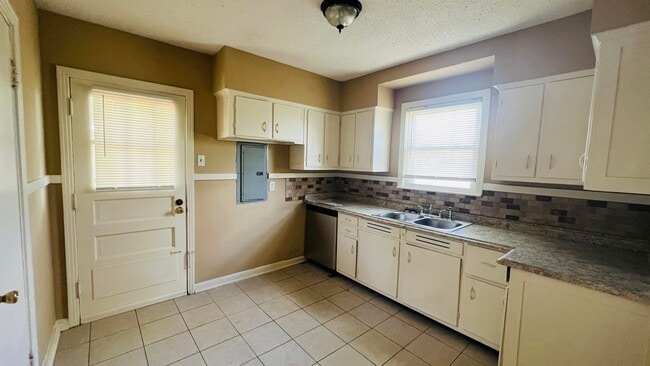 Building Photo - 4868 Southern Ave