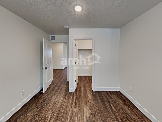 Building Photo - 6026 S Jordan Pkwy W