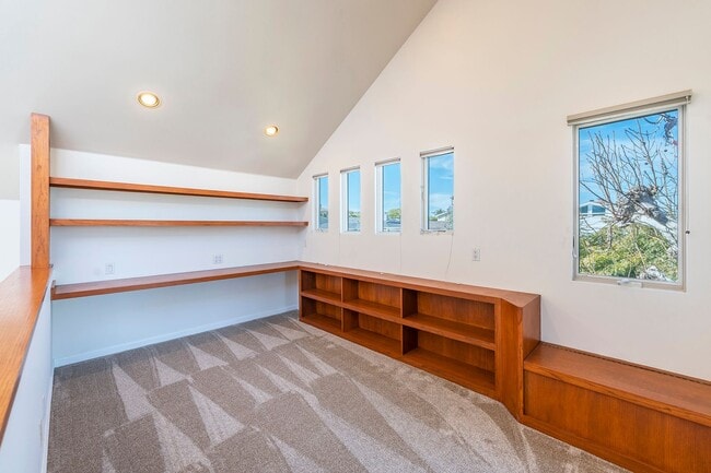 Building Photo - Warm & Inviting Manhattan Beach Rental Home!