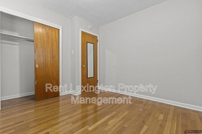 Building Photo - 2124 Violet Rd