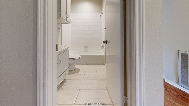 Building Photo - 1003 Val Verde Dr