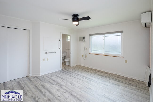 Building Photo - 3329 Woodlawn Dr