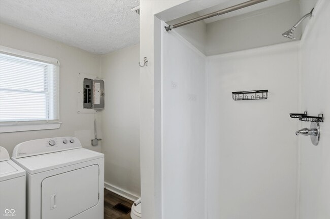 Building Photo - 510 N Beville Ave