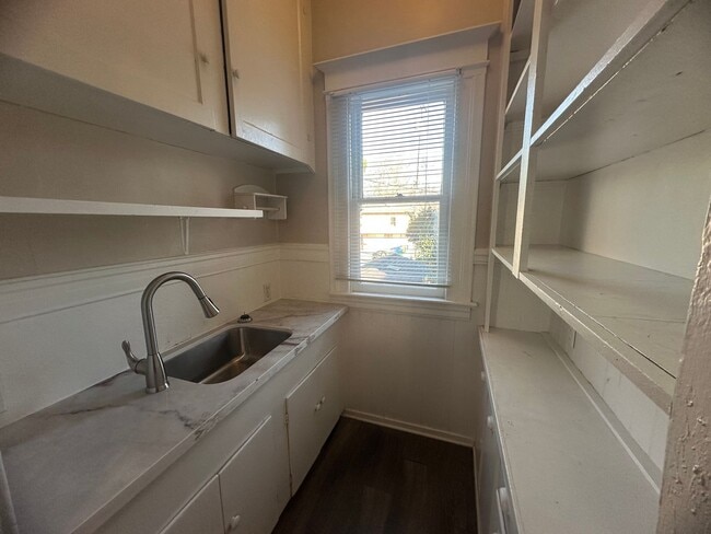 Building Photo - Updated 2 Bedroom with Office and Yard in the Heart of Midtown