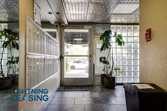 Building Photo - 11225 Morrison St