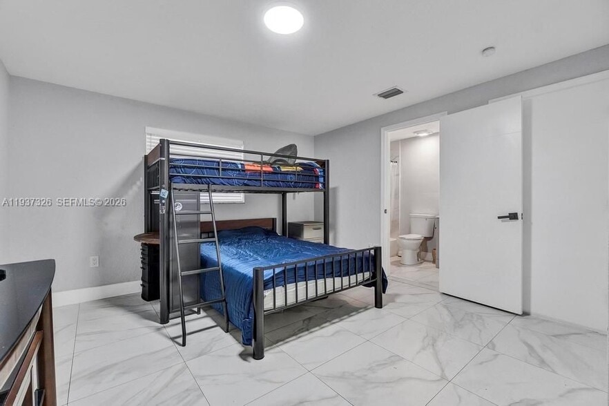 Building Photo - 6470 SW 27th St