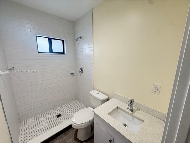 Building Photo - 542 NW 35th St