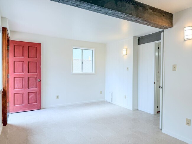 Building Photo - 108 Los Angeles Ave