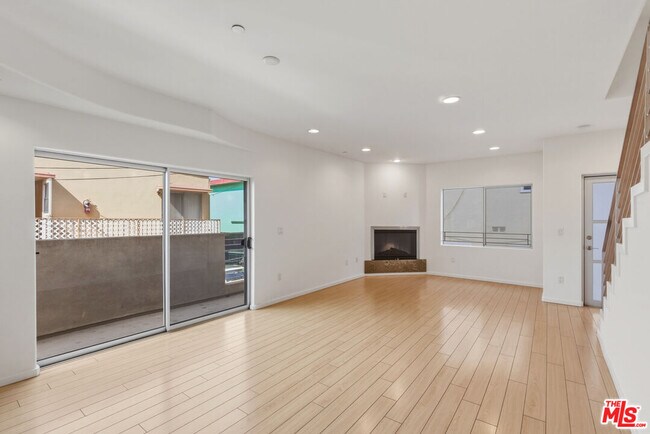 Building Photo - 3637 Dunn Dr