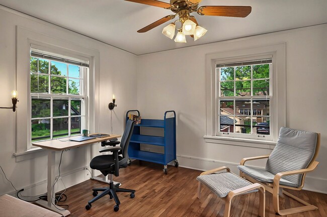 Building Photo - Move In Ready! 5 bedroom 3.5 bath near Was...