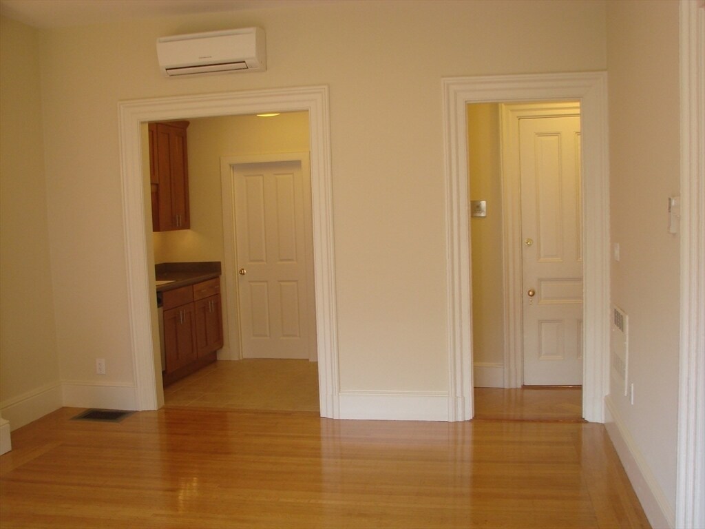 Building Photo - 402 Marlborough St