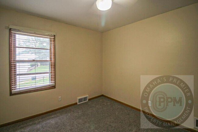 Building Photo - Raised Ranch | 3 Bedroom 2 Bathroom Home | Benson