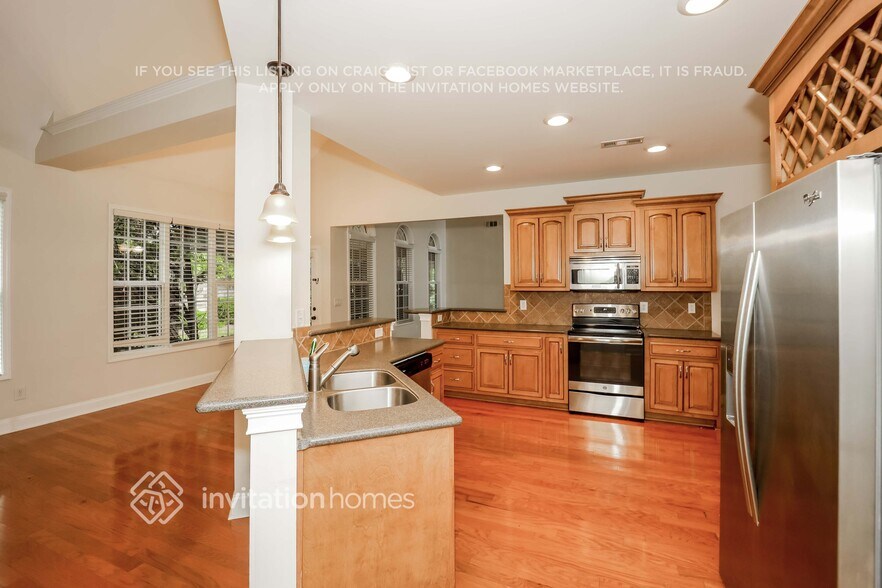 Building Photo - 275 Highwoods Pkwy