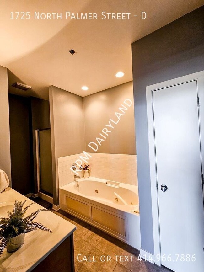 Building Photo - 1725 N Palmer St