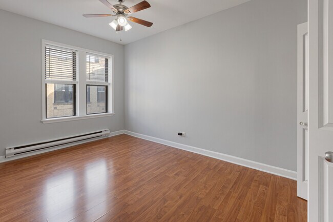 Building Photo - 3639 W Dickens Ave