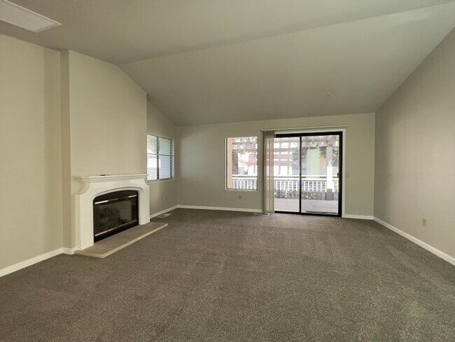 Building Photo - 64 Fountain Grove Cir