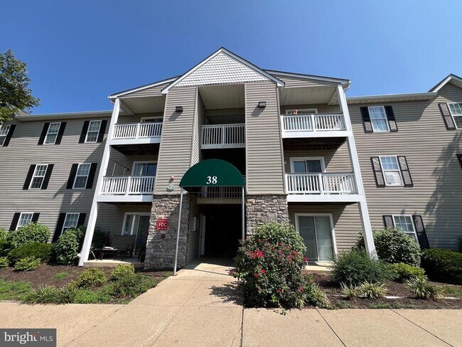 Building Photo - 38 White Pine Cir