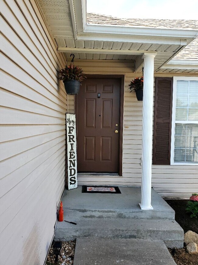 Building Photo - 3 Bedroom - 2.5 Bath Home in the HEART of BRANSON, MO