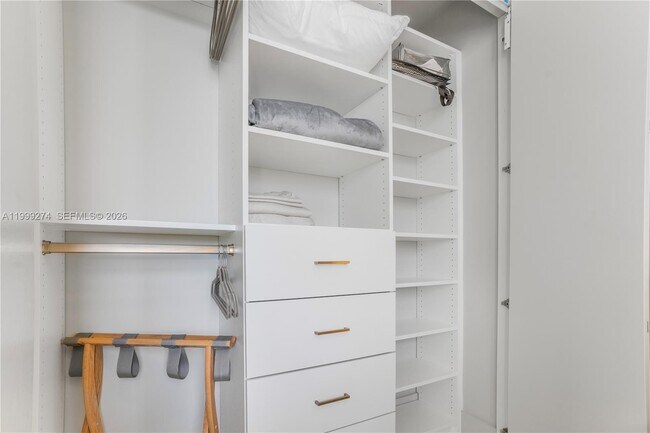 Building Photo - 700 NE 24th St