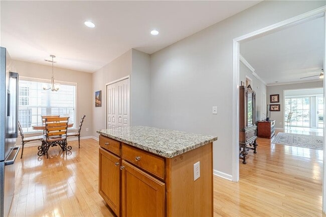 Building Photo - 6260 Brookside Ln