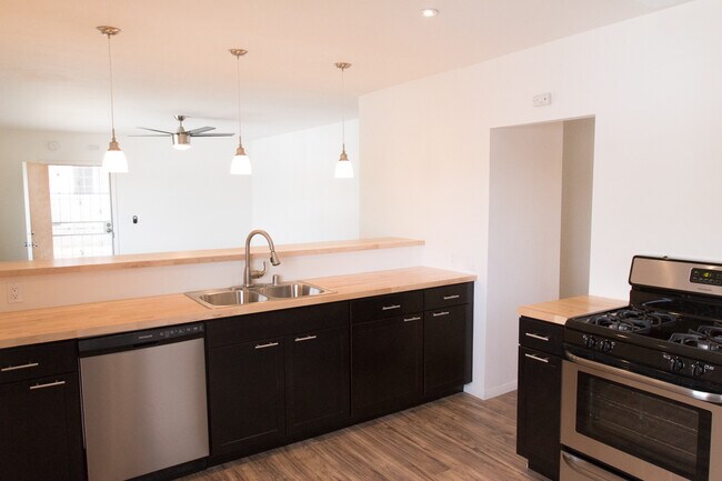 Building Photo - Upgraded 2 Bedroom/ 1 Bath Located in the Mount Hope Neighborhood of San Diego!