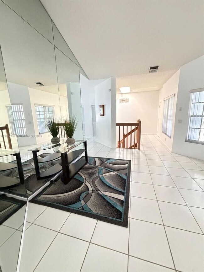 Building Photo - 11690 Briarwood Cir