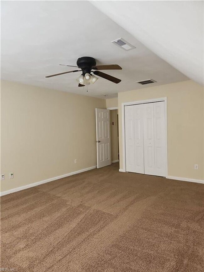 Building Photo - RENTAL