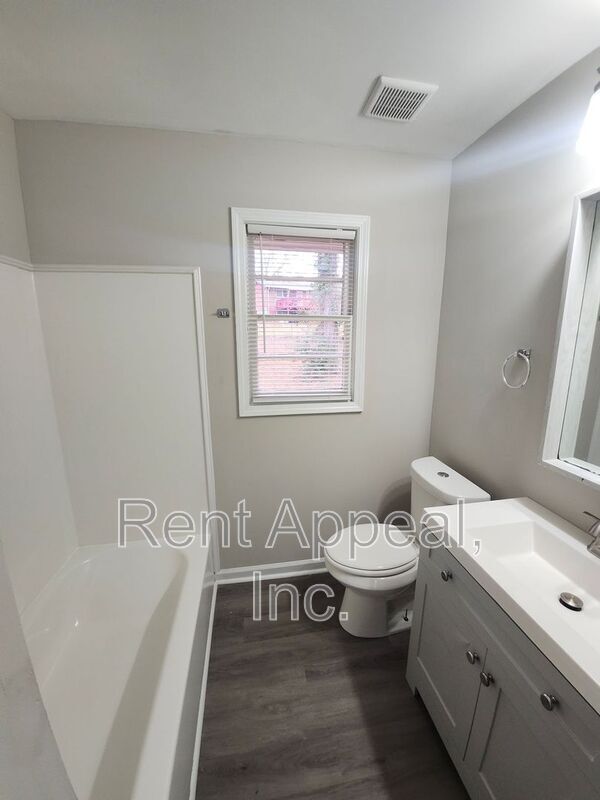 Building Photo - 2916 Carriage Ln