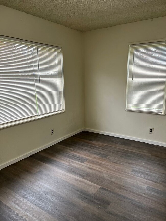 Building Photo - Small 2 bedroom home with carport