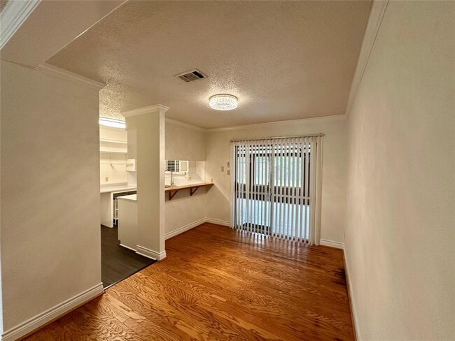 Building Photo - 208 E Lisa Dr