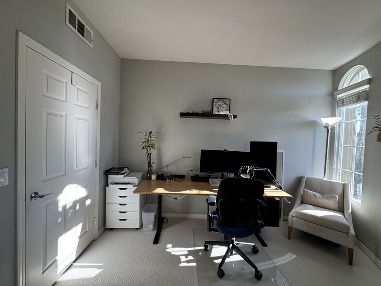 Building Photo - 243 Riverdale Ct