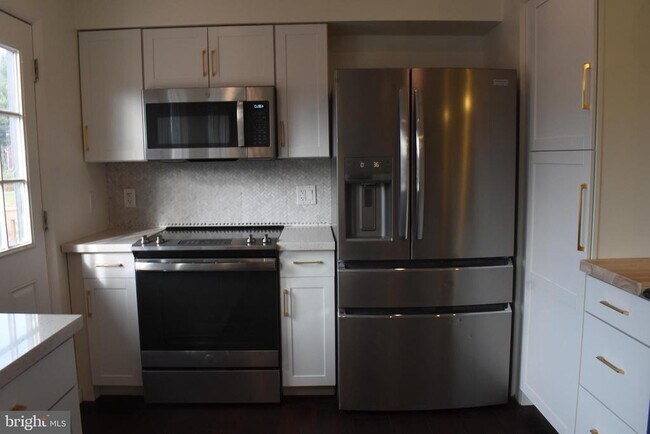 Building Photo - 64 Bogle Dr