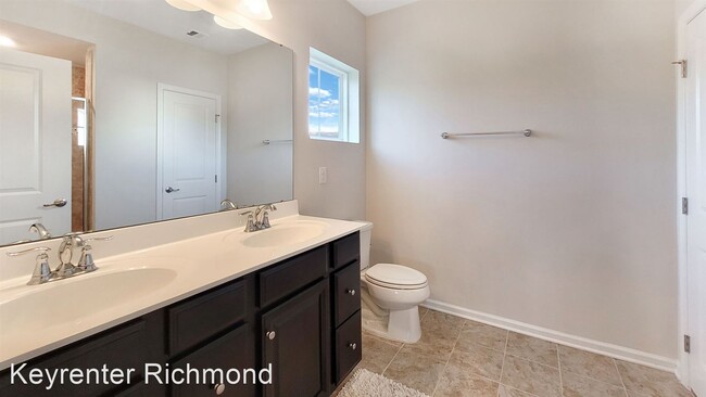 Building Photo - 1100 Westwood Village Ln