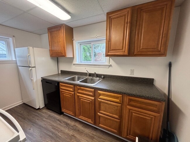 Building Photo - 3 Bedroom Home in Washington