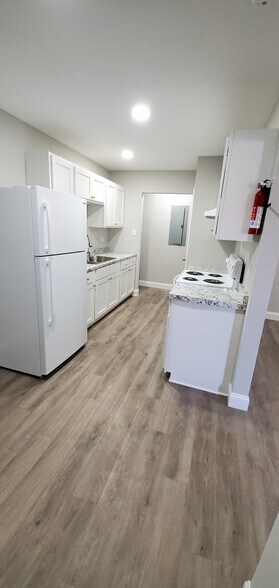 Kitchen - 8552 Rush Ave