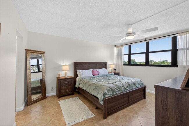 Building Photo - 336 Golfview Rd