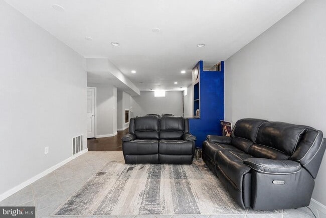 Building Photo - 1 Rivers Edge Terrace