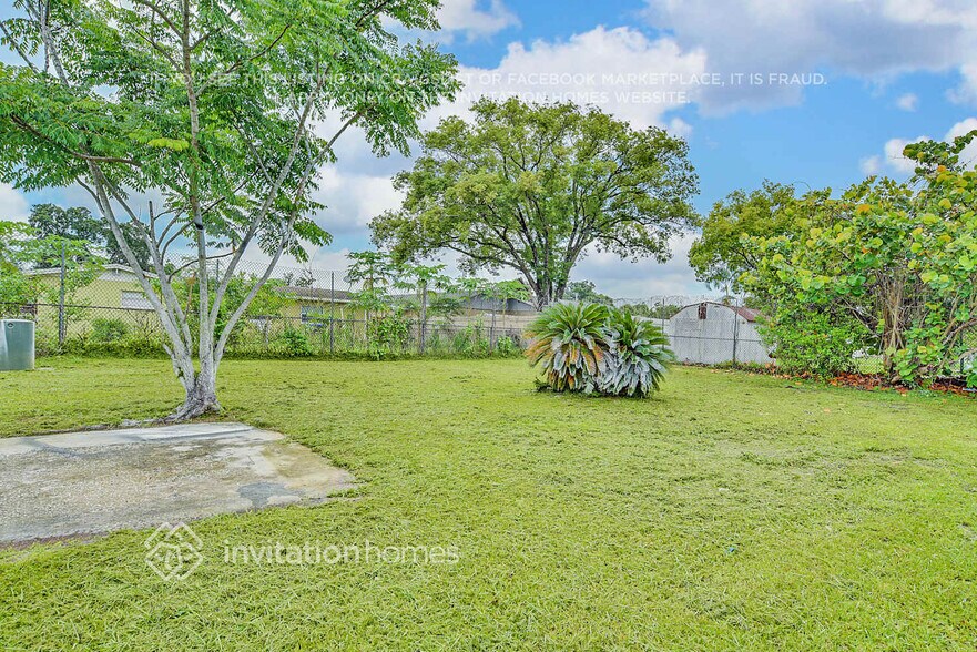 Building Photo - 4033 Castlegate Dr