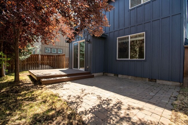 Building Photo - Light and Bright Beautiful 3 bedroom Home!
